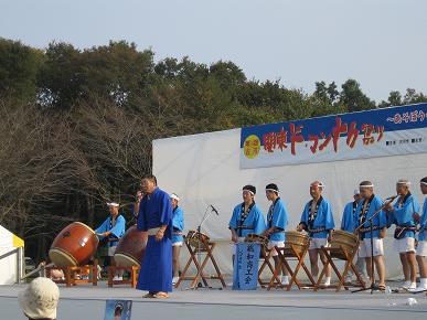 商工会のおはやし会の演奏の写真