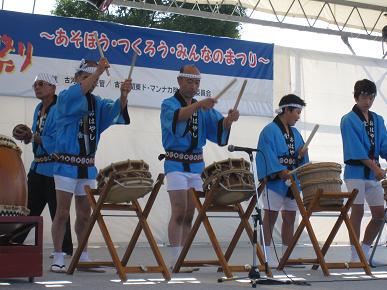 商工会お囃子愛好会の皆さんの写真"