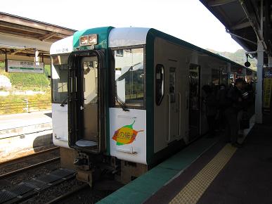 新庄行きの列車の写真"