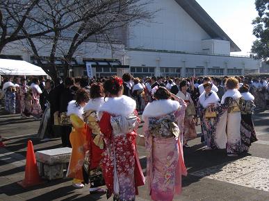 総合体育館前の広場の写真"