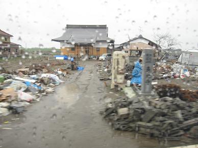 津波の被害を受けたお寺の写真"