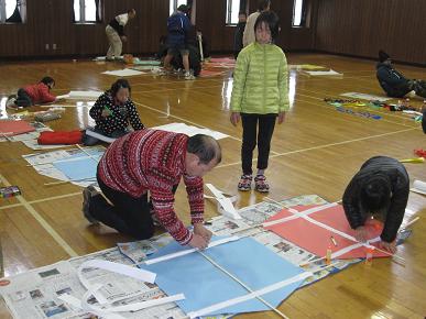 子ども会凧作り・凧あげ大会の写真"