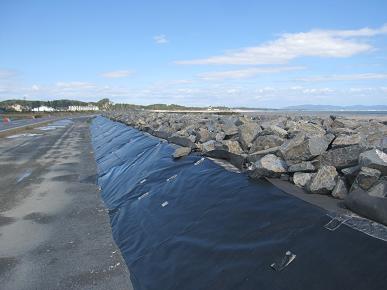 野蒜海岸の防波堤の写真"